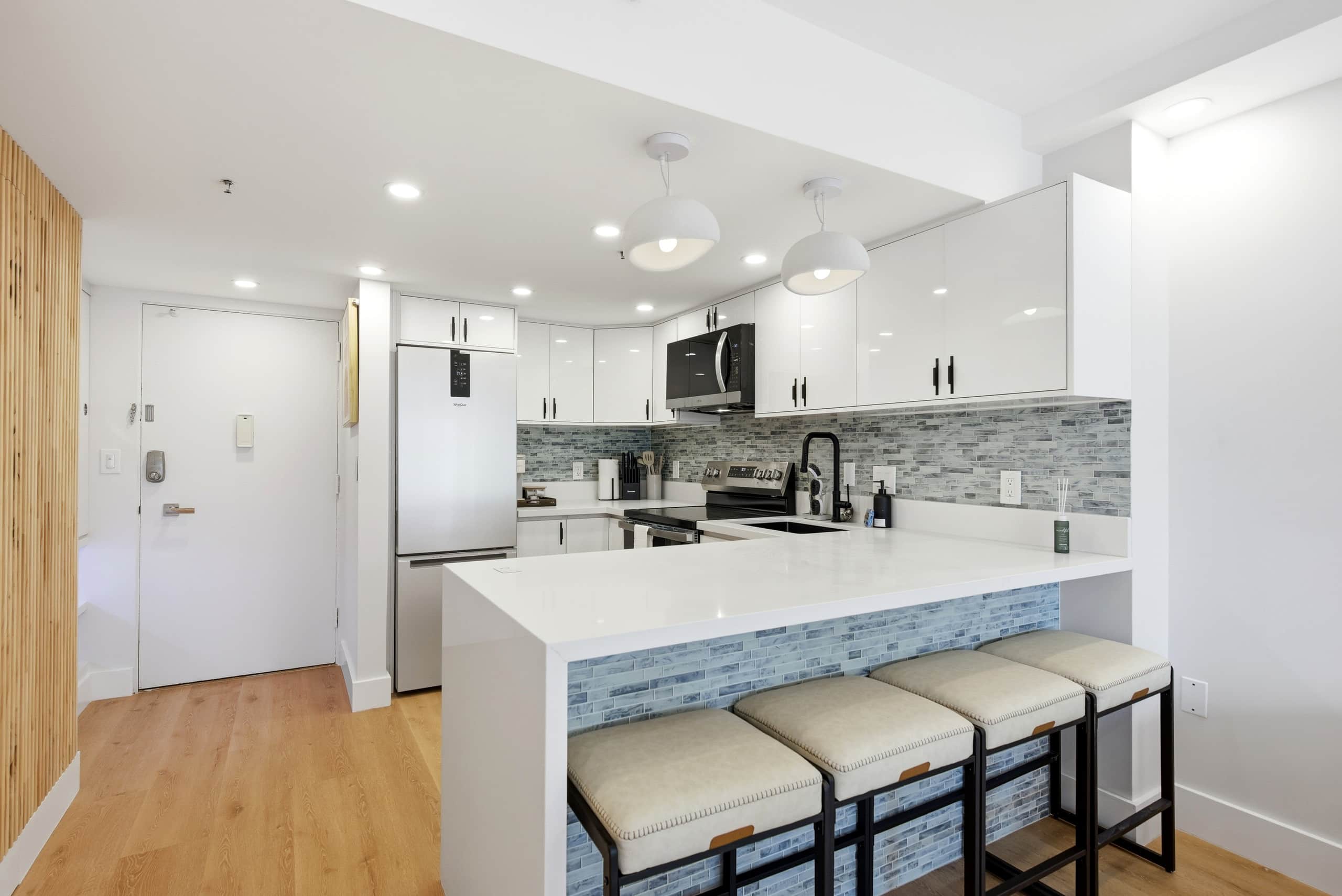 Condo in Honolulu · ★4.51 · 1 bedroom · 3 beds · 1 private bath - Image 6