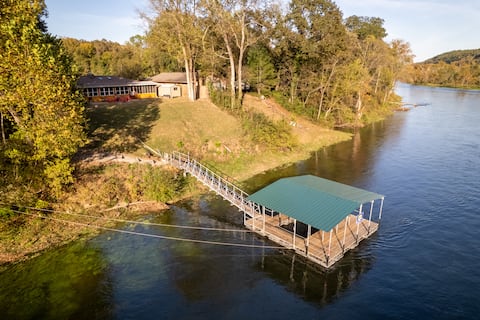 Premier Riverfront Location~New Boat Dock!