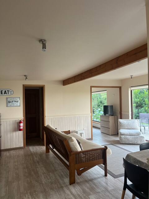 Top performing Airbnb: Comfortable cabin with a view of the lake and volcanoes, in Llanquihue