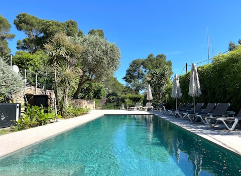 Luxurious house with huge private pool