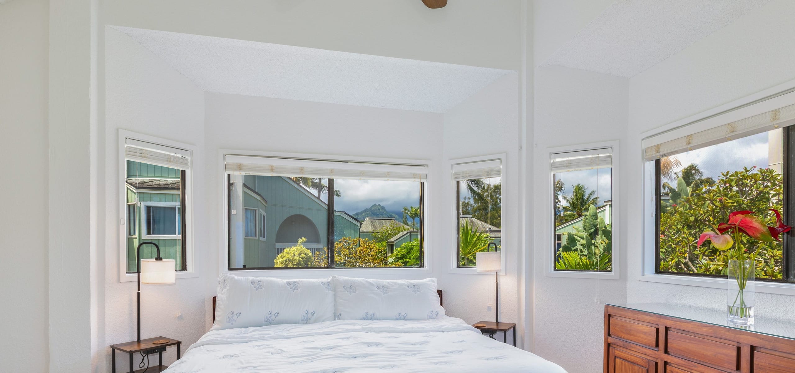 Condo in Princeville · ★4.79 · 2 bedrooms · 2 beds · 1 bath - Image 14