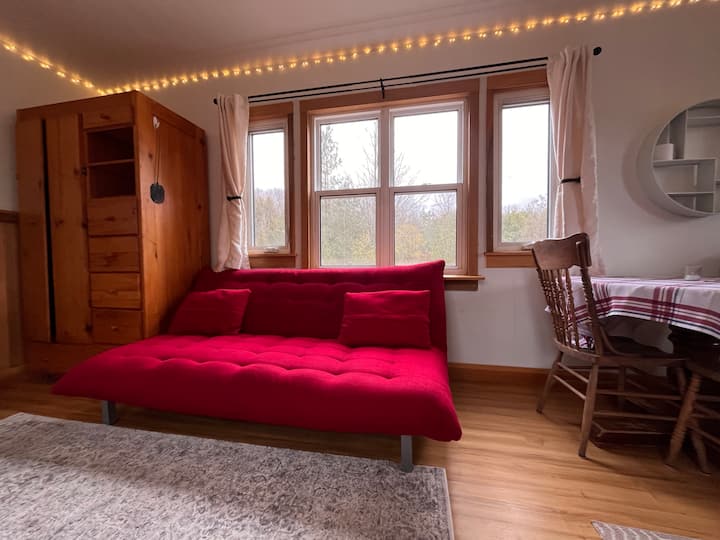 Bee Keeper's Cabin - A Very Private Retreat - Clarington