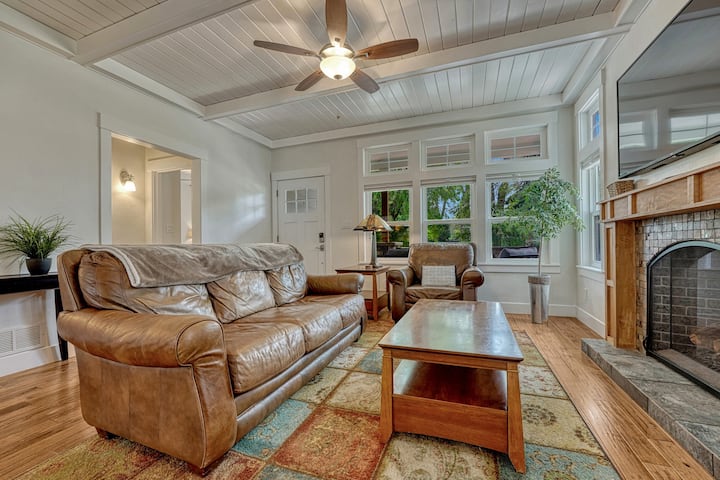 Centrally Located Craftsman House And Cottage - Colorado Springs, CO