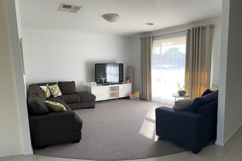 Popular Airbnb listing: Allawah Central Family and Pets. in Albury City Council