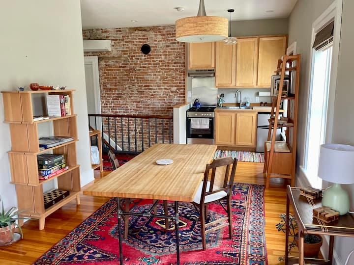 Decorah House • Bright, Sunny, Walk Downtown! - Decorah, IA