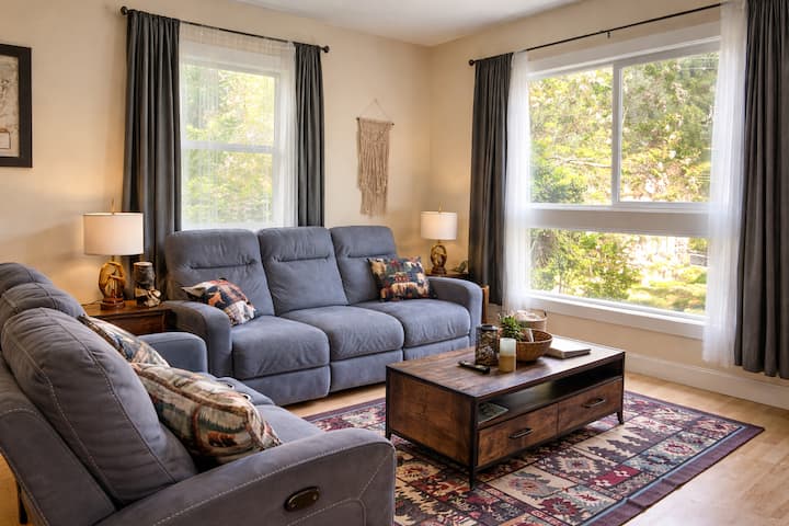 Zana's Mountain Retreat (Outdoor Lounge & View) - Dunsmuir, CA