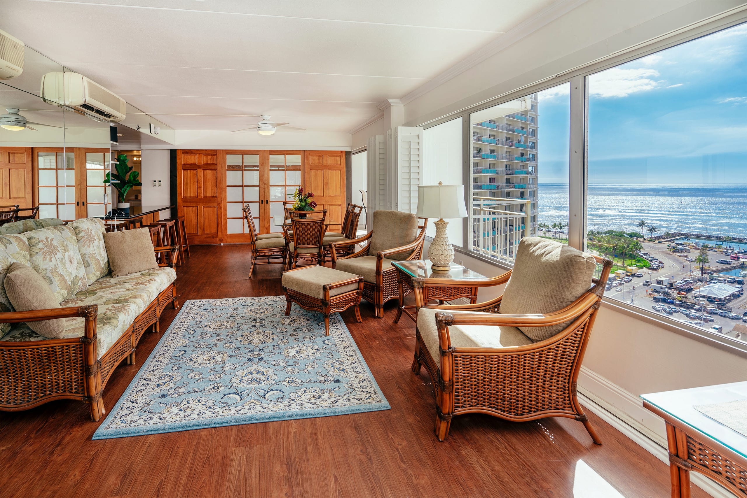 Condo in Honolulu · ★4.69 · 2 bedrooms · 3 beds · 2 private baths - Image 8