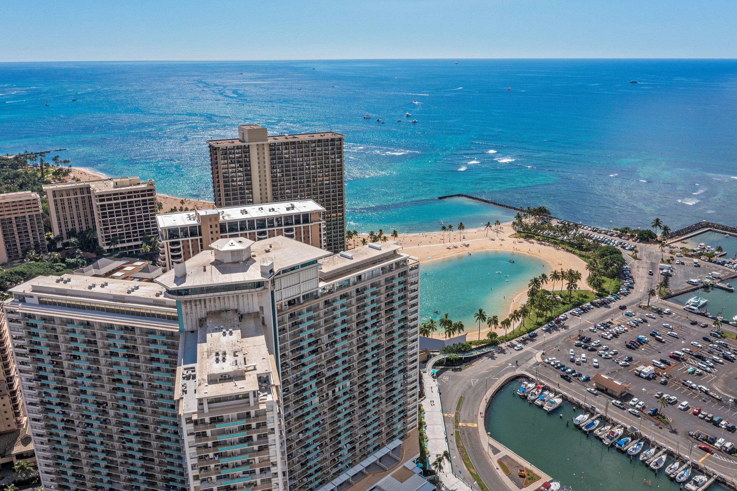 Condo in Honolulu · ★4.69 · 2 bedrooms · 3 beds · 2 private baths - Image 33