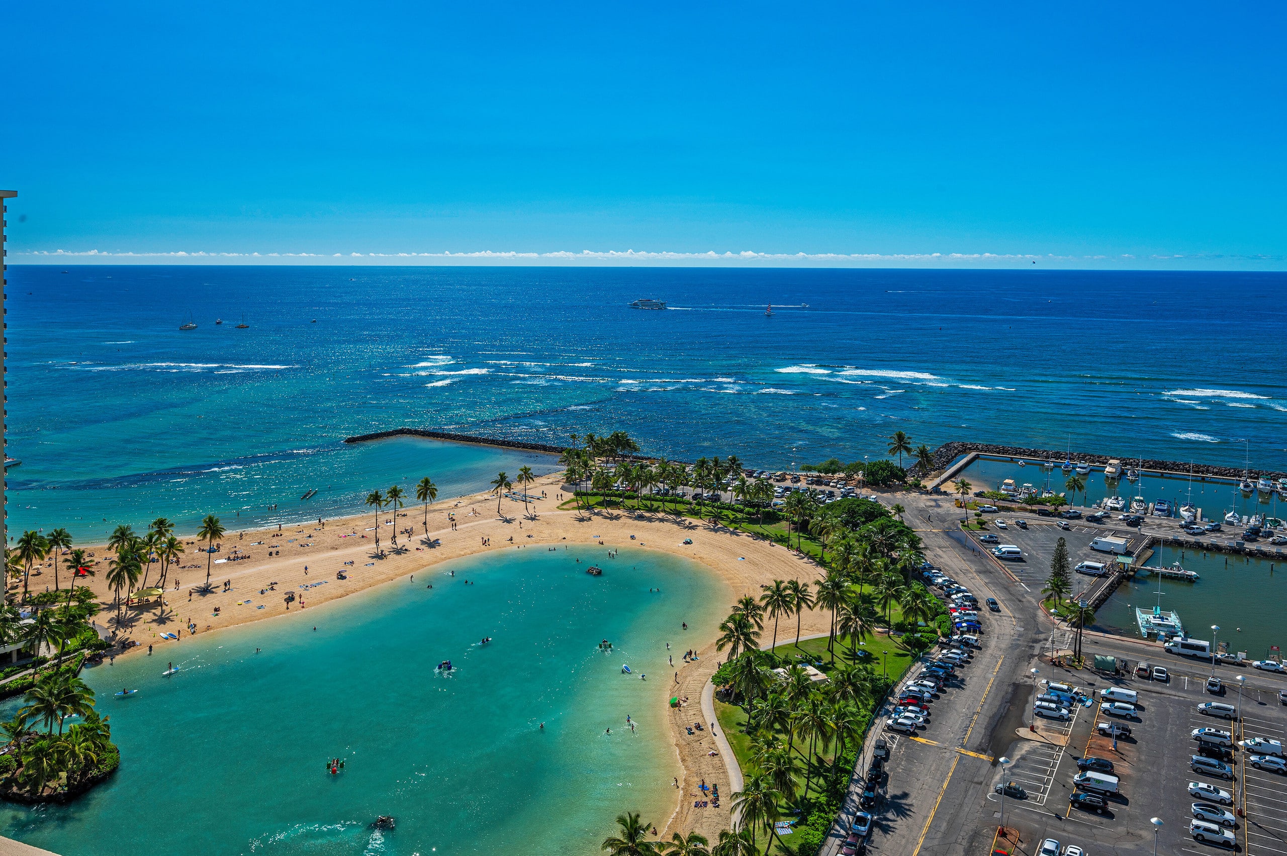 Condo in Honolulu · ★4.69 · 2 bedrooms · 3 beds · 2 private baths - Image 5