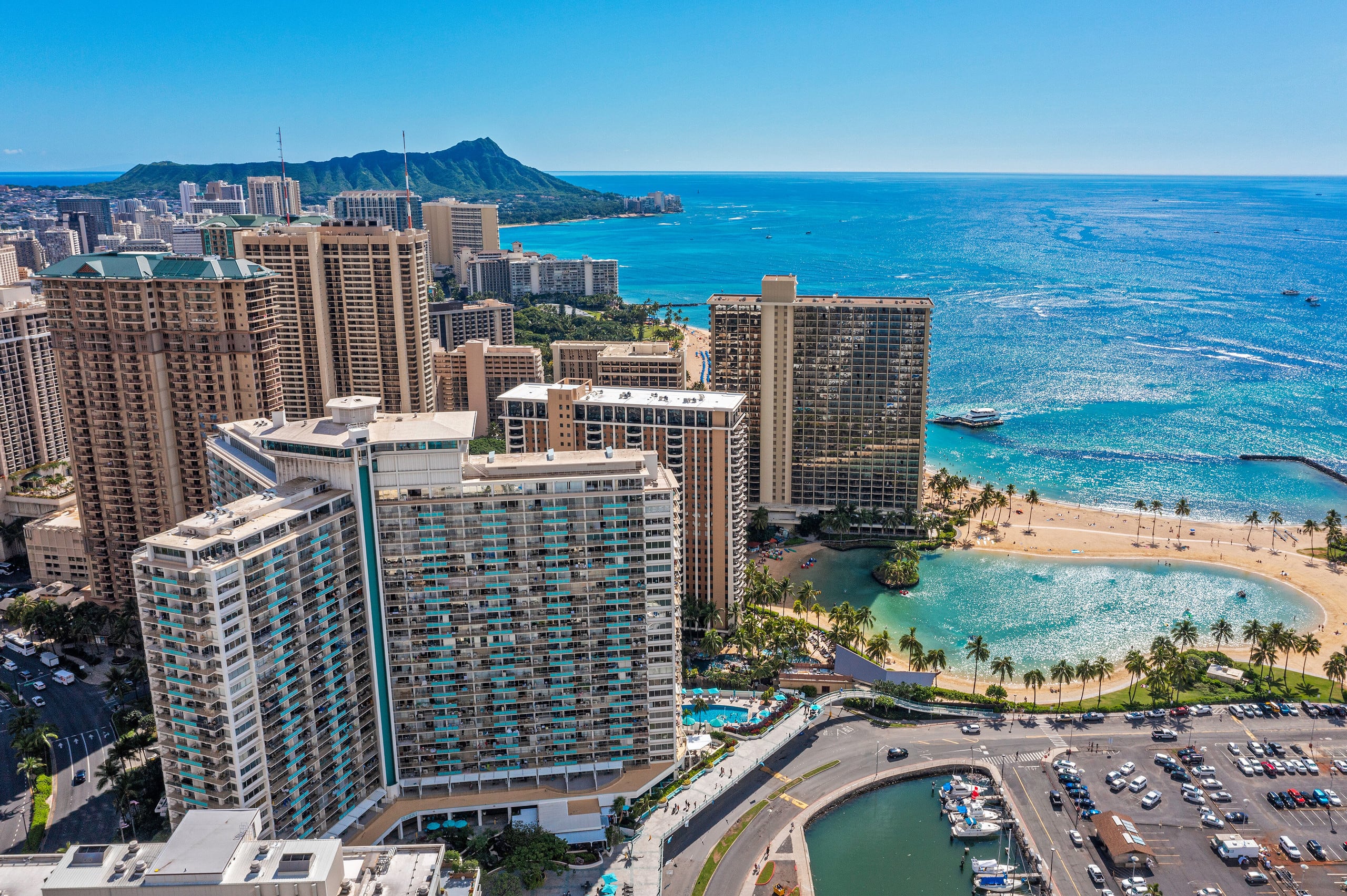 Condo in Honolulu · ★4.69 · 2 bedrooms · 3 beds · 2 private baths - Image 4
