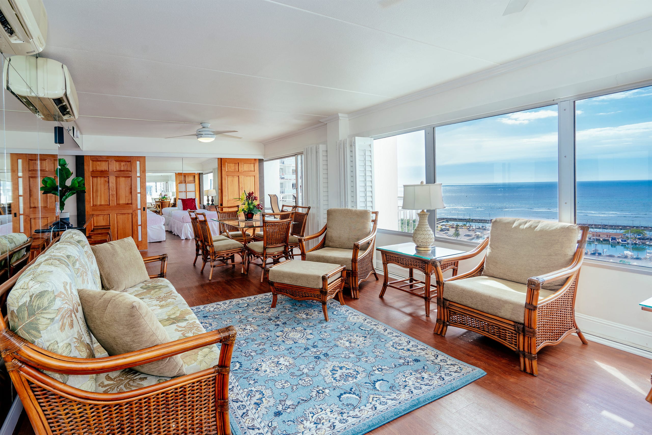 Condo in Honolulu · ★4.69 · 2 bedrooms · 3 beds · 2 private baths - Image 7