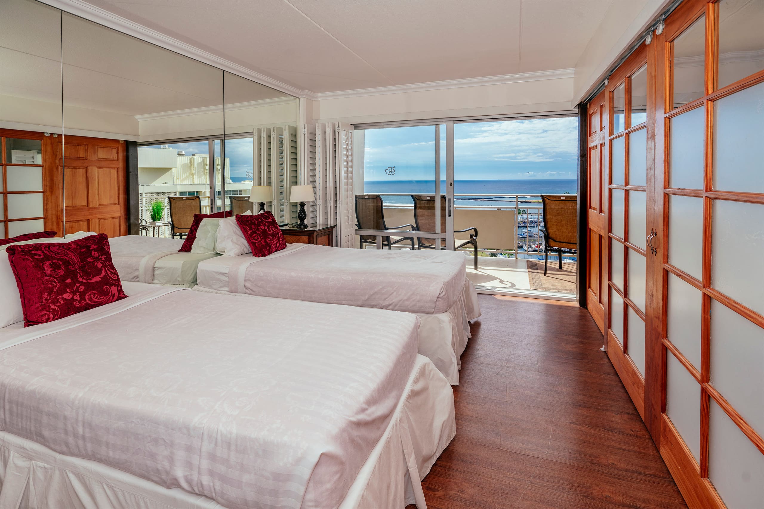 Condo in Honolulu · ★4.69 · 2 bedrooms · 3 beds · 2 private baths - Image 18