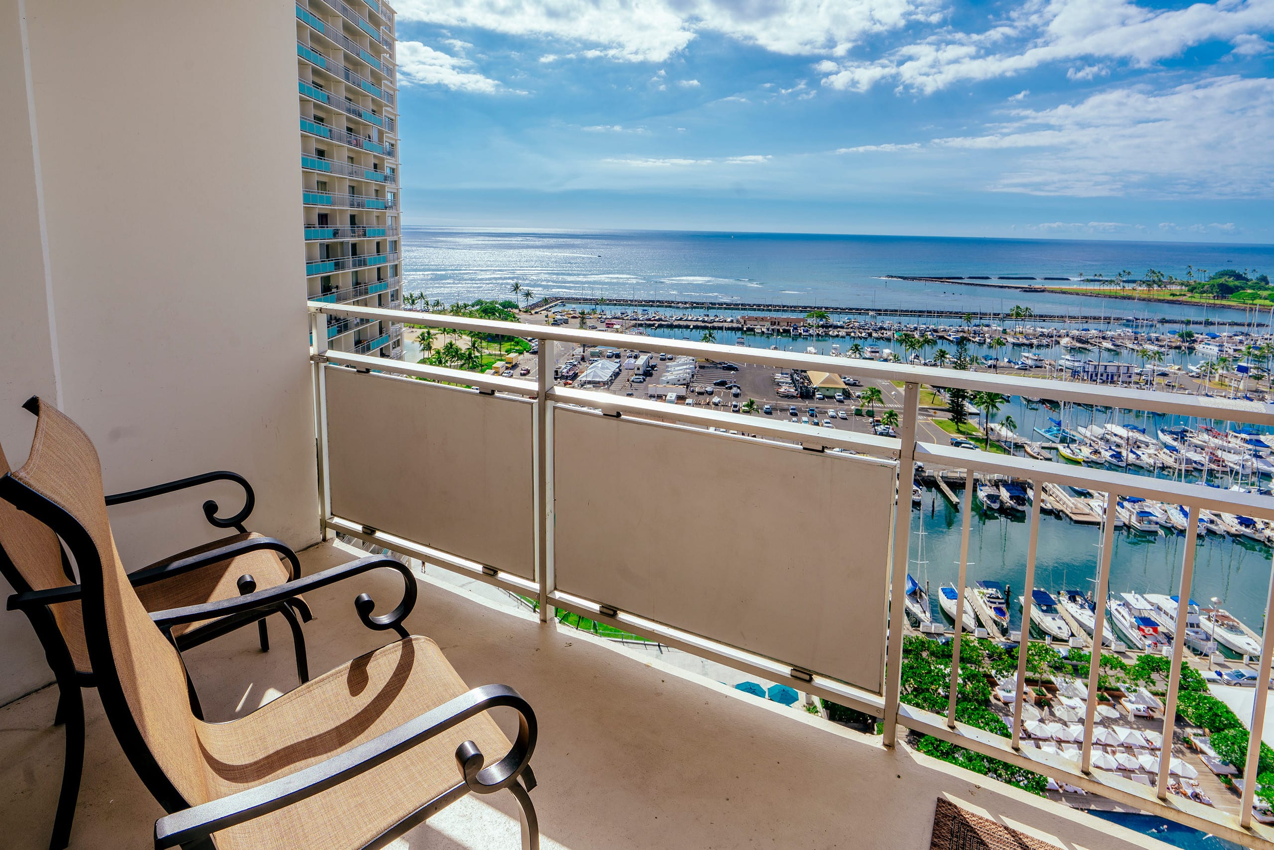 Condo in Honolulu · ★4.69 · 2 bedrooms · 3 beds · 2 private baths - Image 22