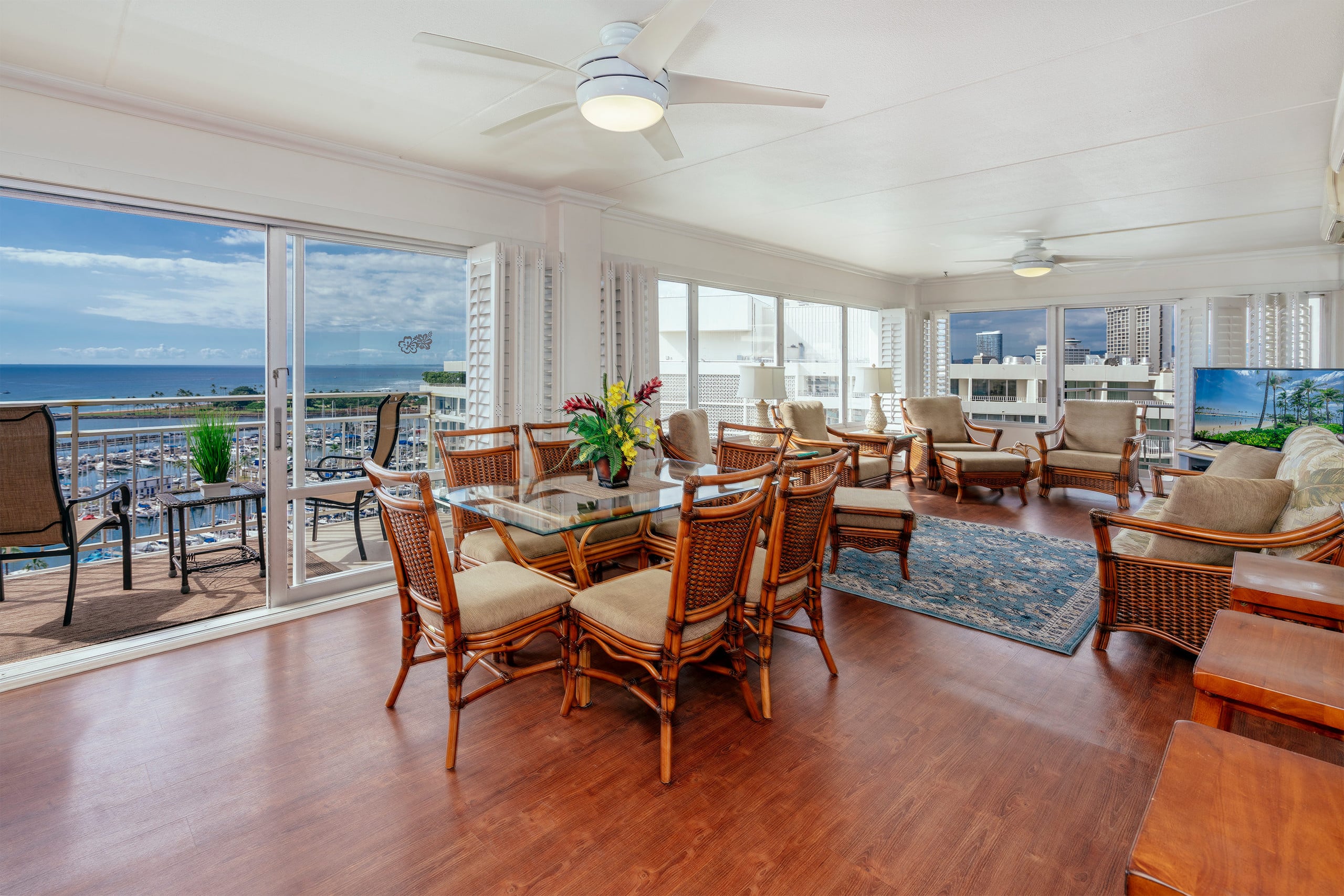 Condo in Honolulu · ★4.69 · 2 bedrooms · 3 beds · 2 private baths - Image 1