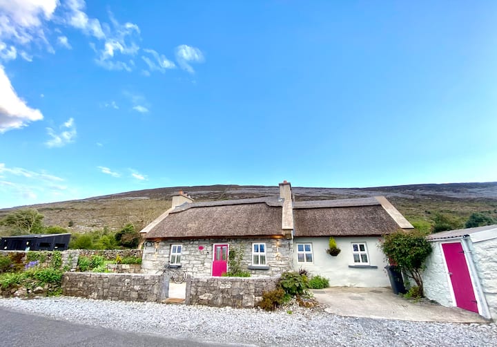Galway Bay Thatched Cottage - County Galway