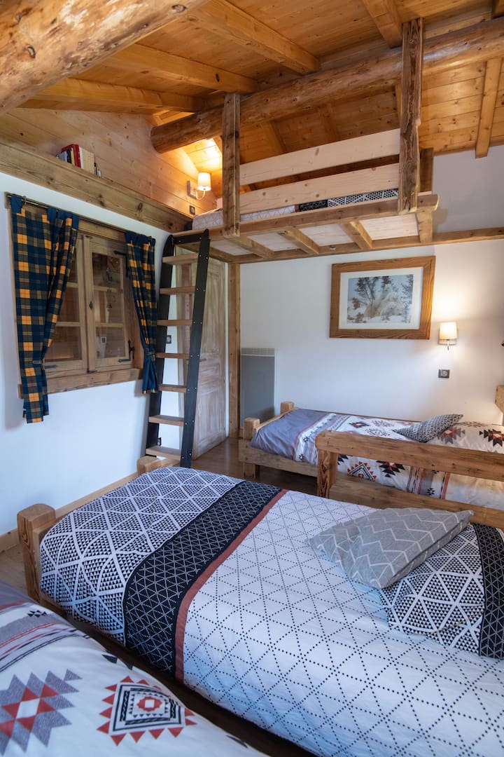 4-bed room 
Including 1 mezzanine bed 
Please note that the mezzanine bed is not suitable for children under 6 years old 