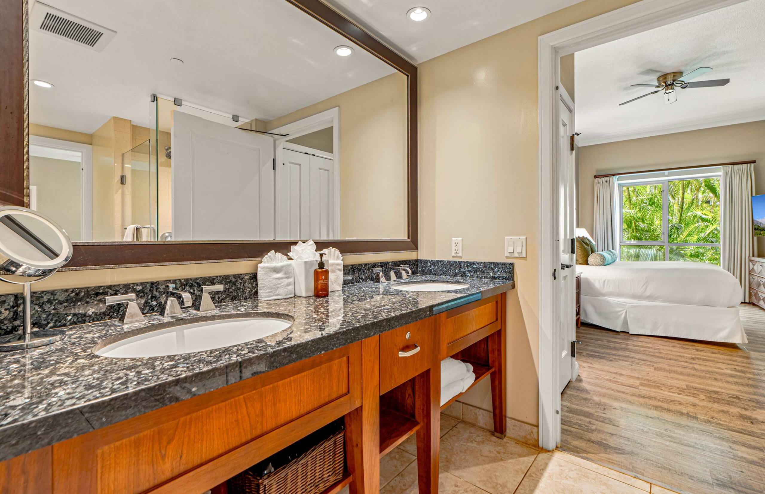 Condo in Lahaina · ★5.0 · 2 bedrooms · 3 beds · 2 baths - Image 23