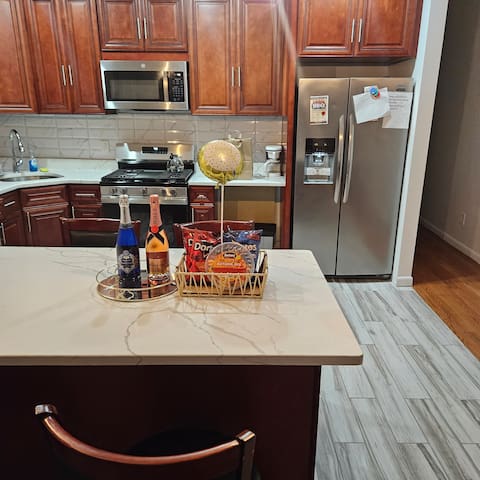 3 Bedroom Full Kitchen Home