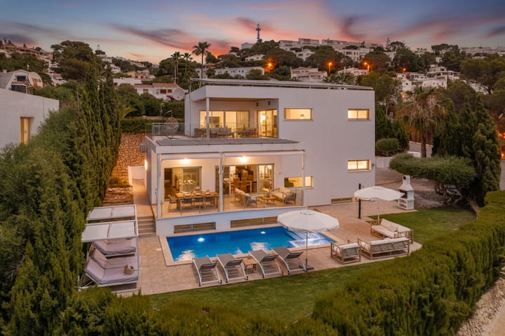 Orquidea, deluxe villa sea views jacuzzi & 2 pools