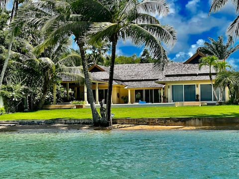 Beachfront villa quiet private beach 4 bedrooms