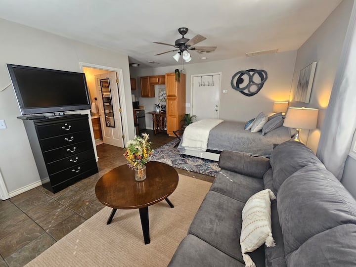 Cozy Private Studio In Quiet Historic Neighborhood - Wichita Falls, TX