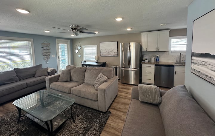 Coastal Cottage E - Beach Items And Bikes! - Clearwater, FL