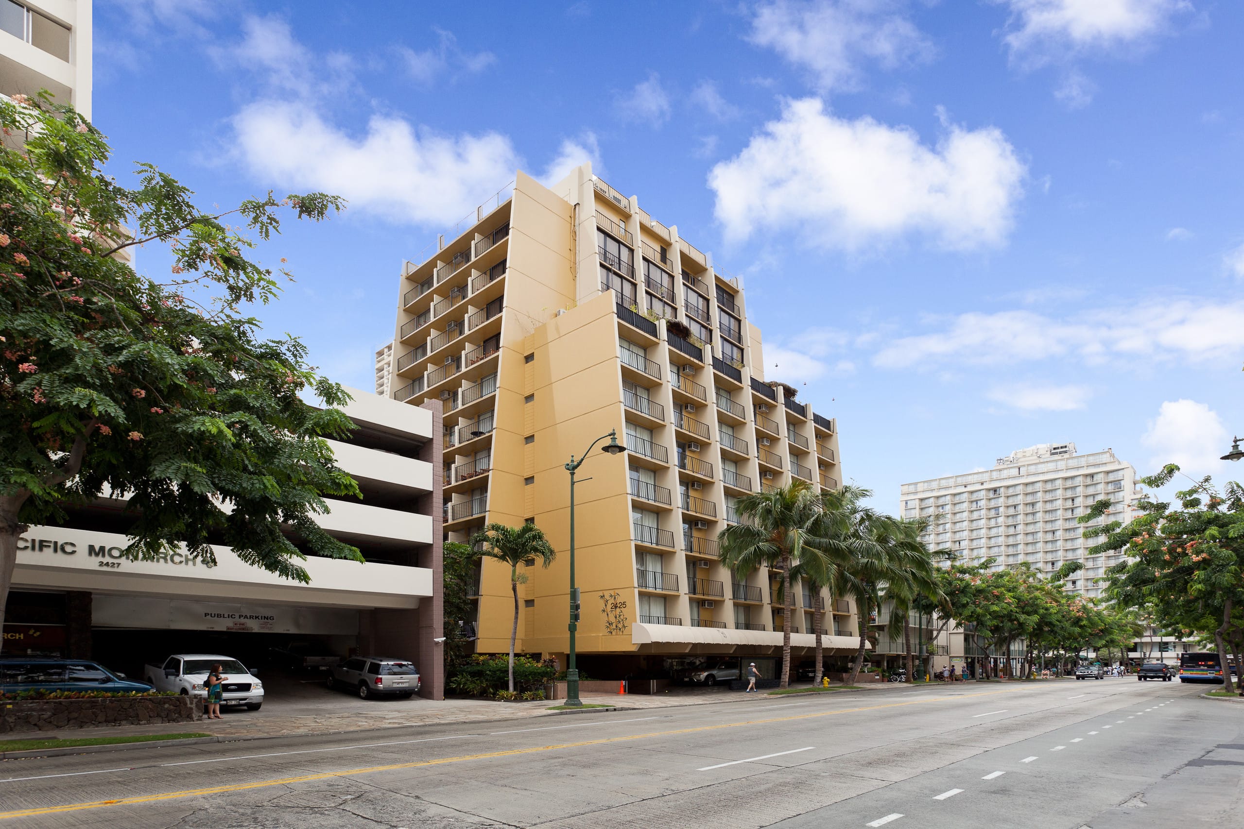 Condo in Honolulu · ★4.65 · Studio · 1 bed · 1 private bath - Image 20