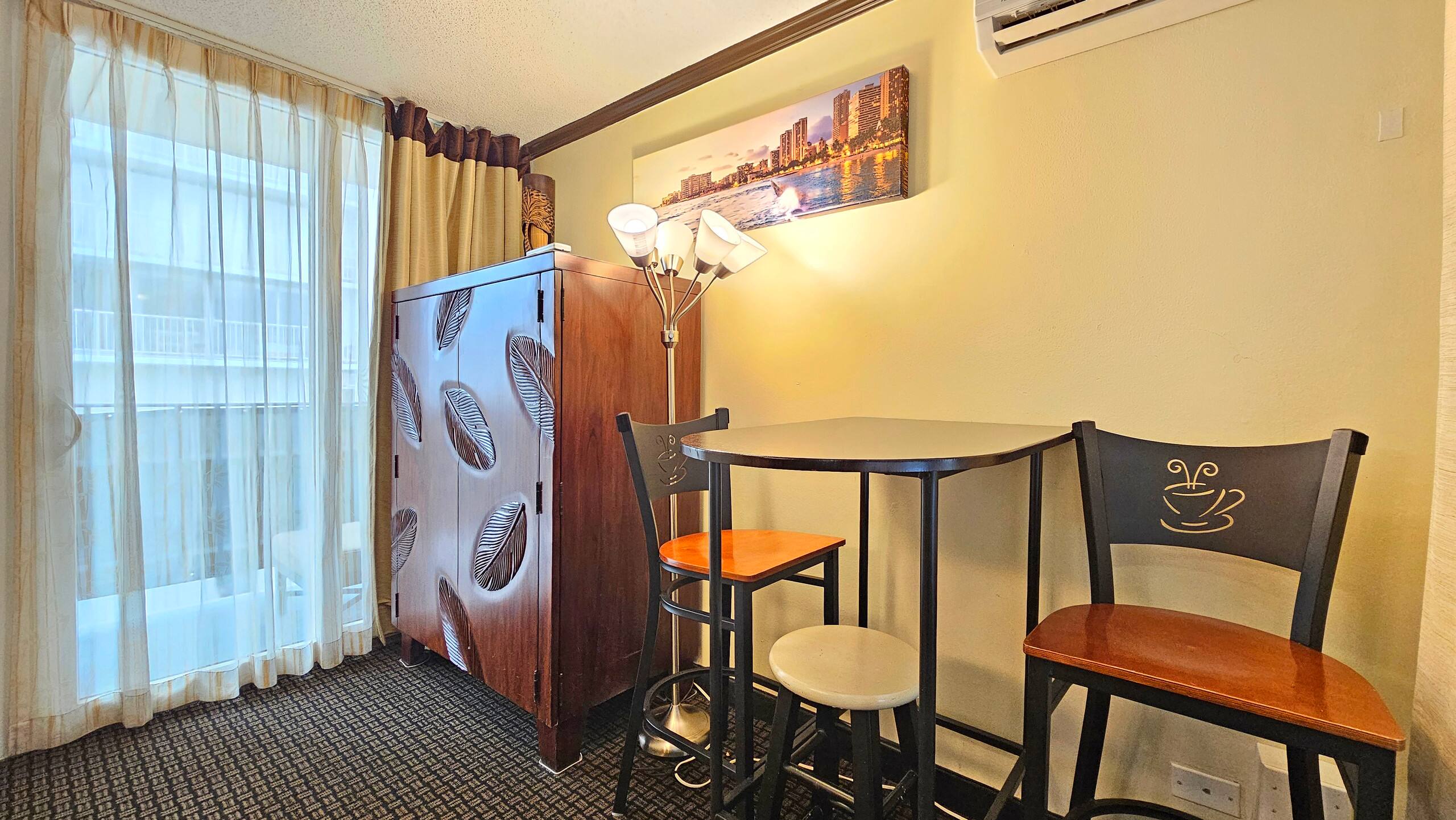 Condo in Honolulu · ★4.65 · Studio · 1 bed · 1 private bath - Image 29