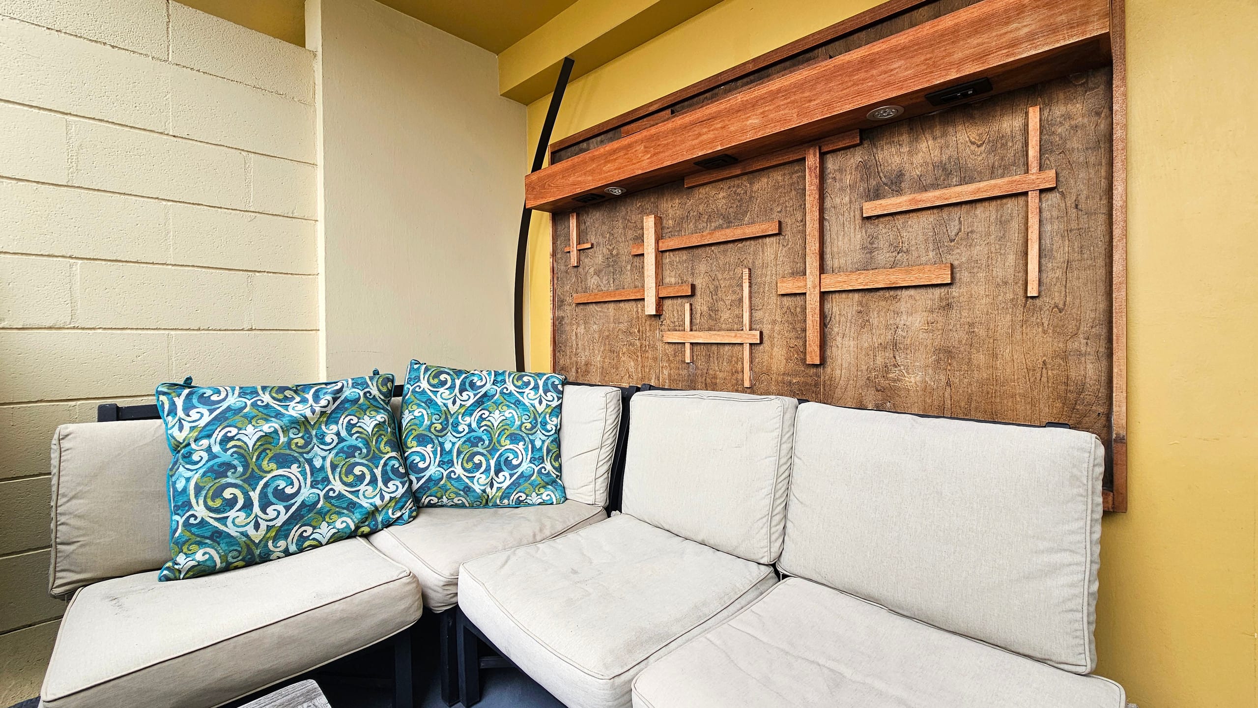 Condo in Honolulu · ★4.65 · Studio · 1 bed · 1 private bath - Image 17