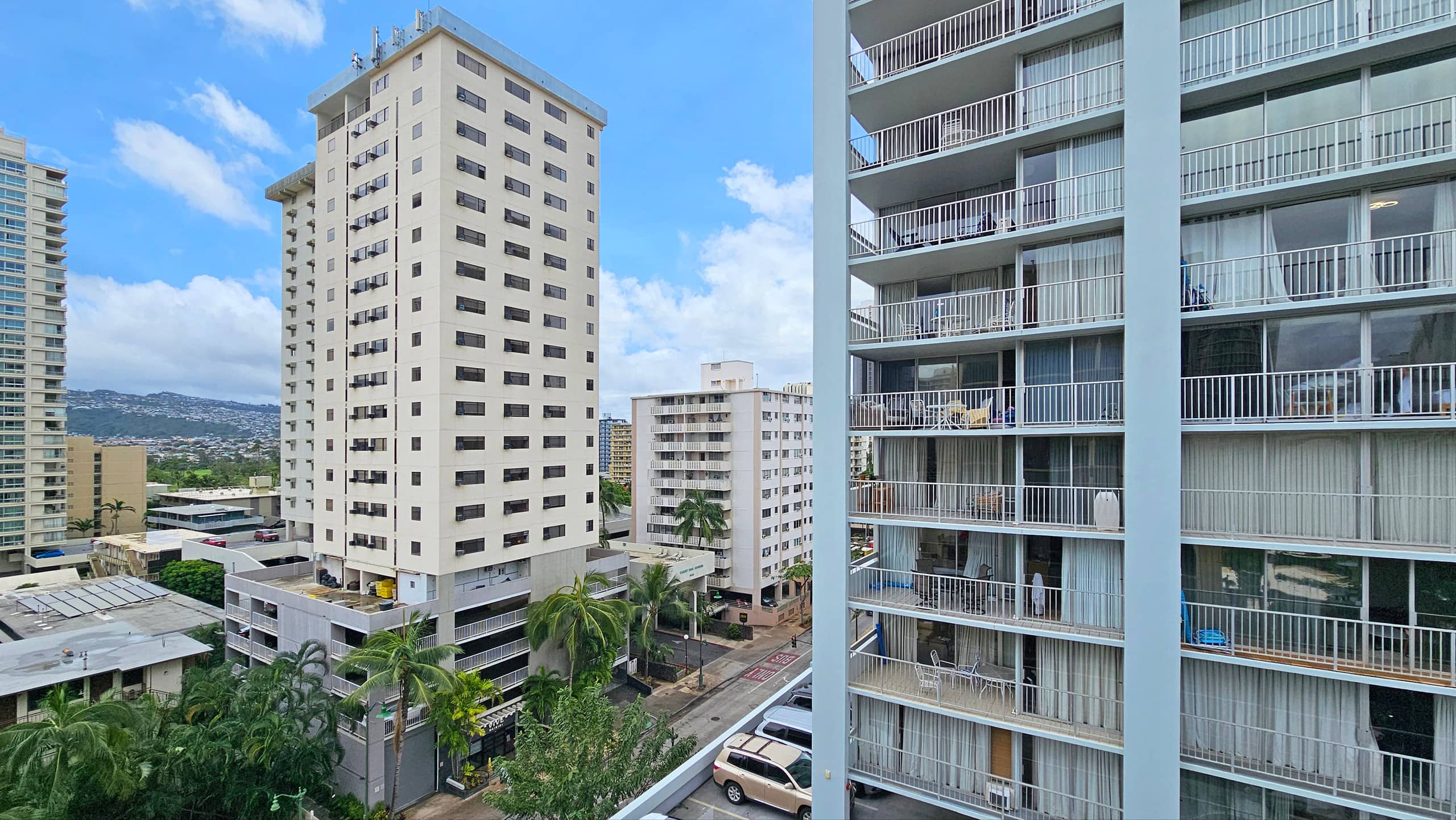 Condo in Honolulu · ★4.65 · Studio · 1 bed · 1 private bath - Image 12