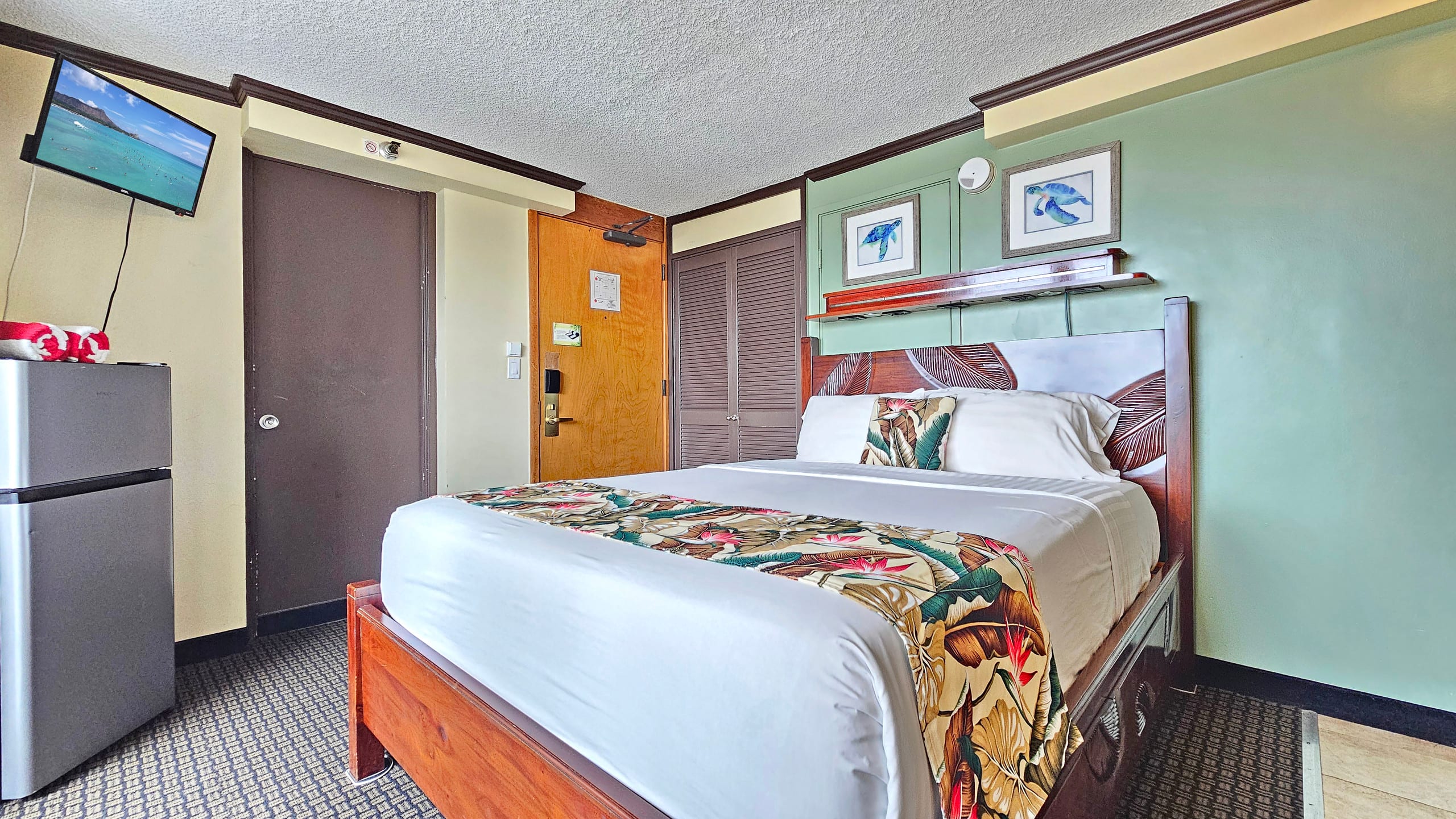 Condo in Honolulu · ★4.65 · Studio · 1 bed · 1 private bath - Image 26