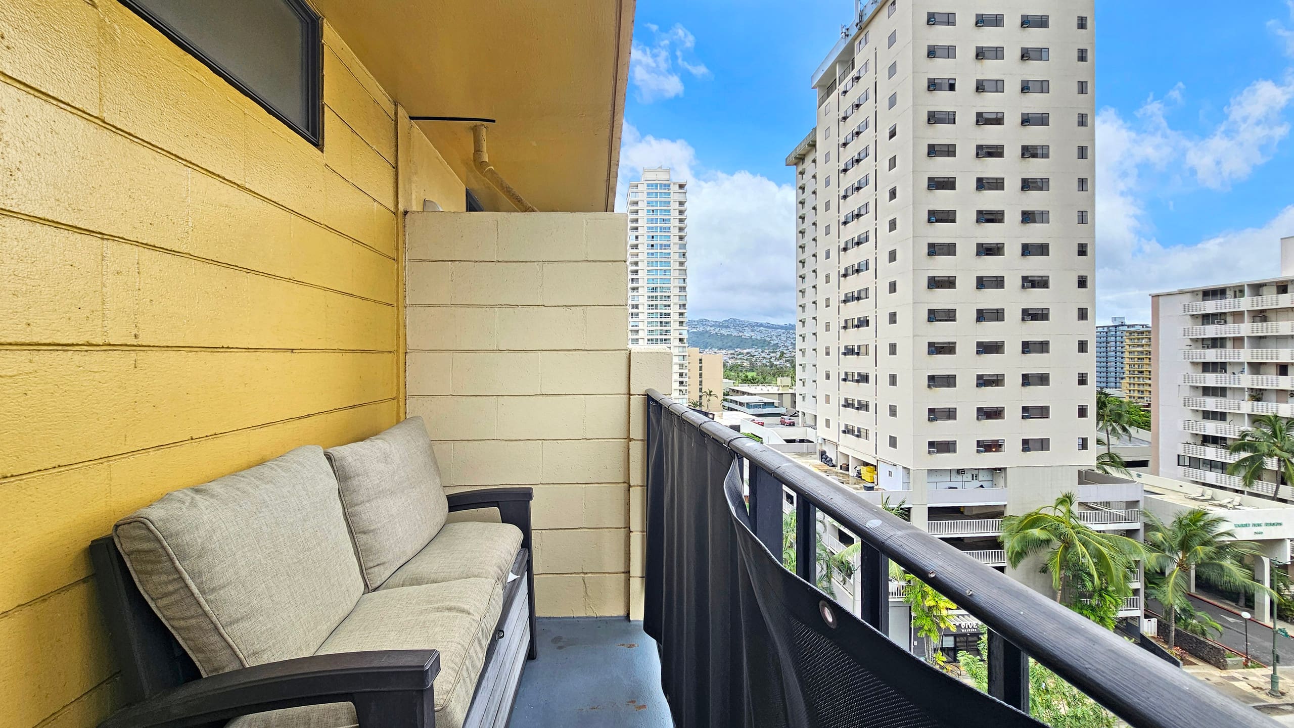 Condo in Honolulu · ★4.65 · Studio · 1 bed · 1 private bath - Image 14