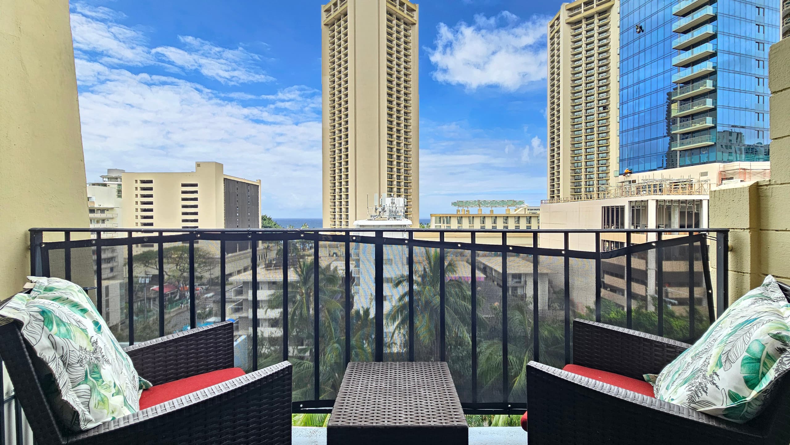 Condo in Honolulu · ★4.65 · Studio · 1 bed · 1 private bath - Image 9