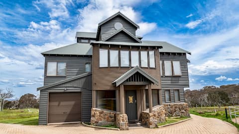 Camelot at Dinner Plain