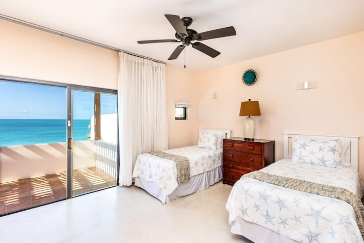 El dormitorio doble adyacente al dormitorio Southern King