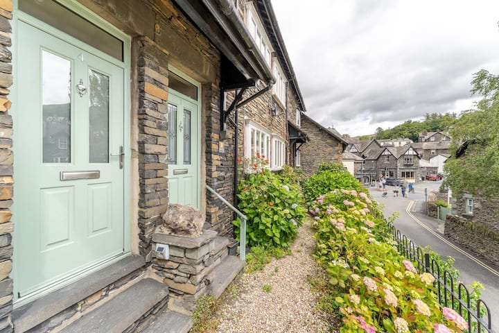 3 Swiss Villas, Ambleside, Pet Friendly, Sleeps 6 - Ambleside