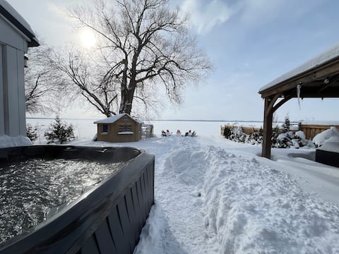 Private Lakefront Cottage | Hot Tub | Near Toronto