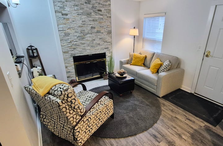 Wonderful Apartment With Private Yard Next To Msu - East Lansing