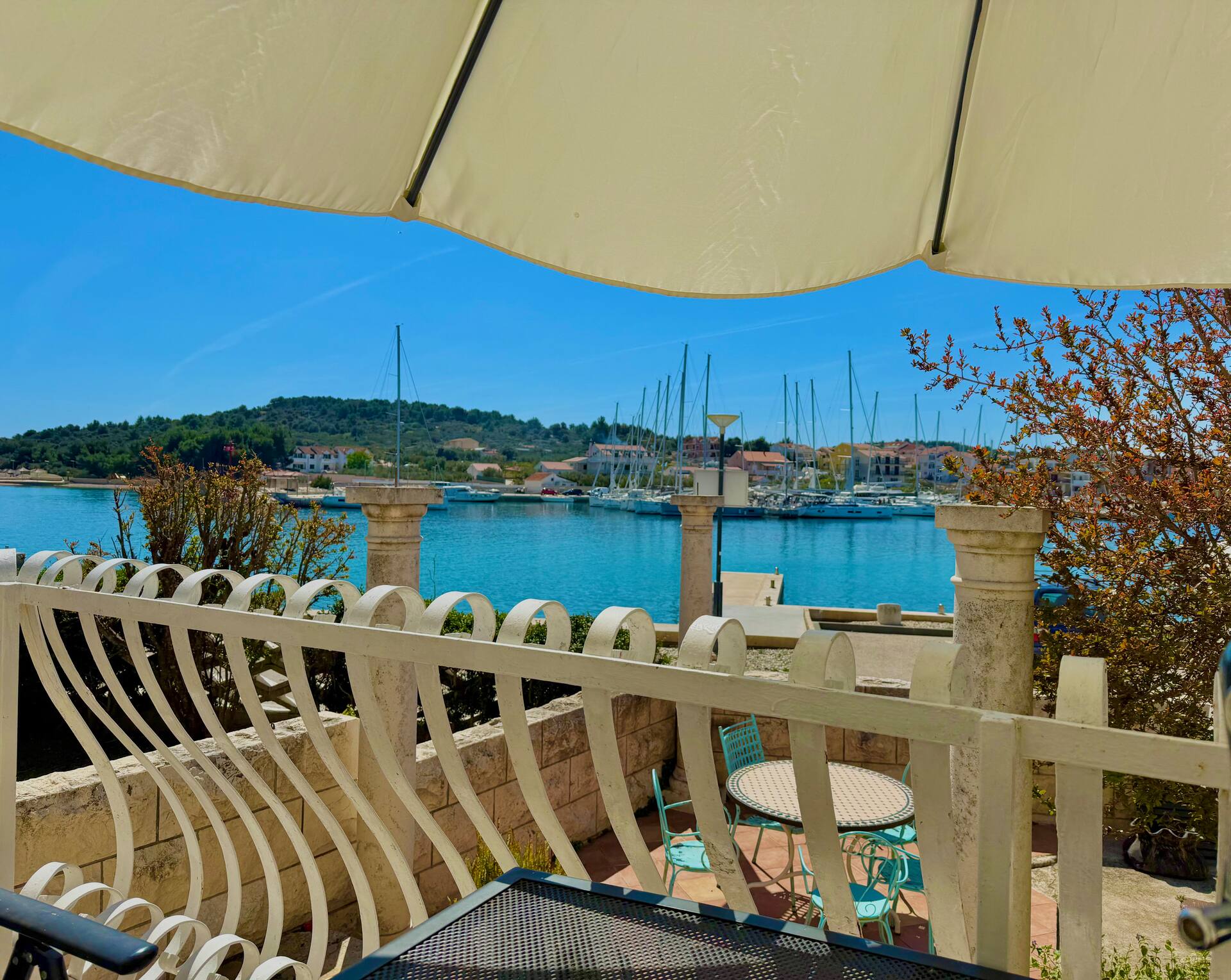 Seafront captain apartment