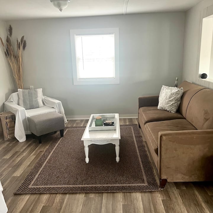 Coastal Plum Island Cottage Steps From Beach - Newbury, MA