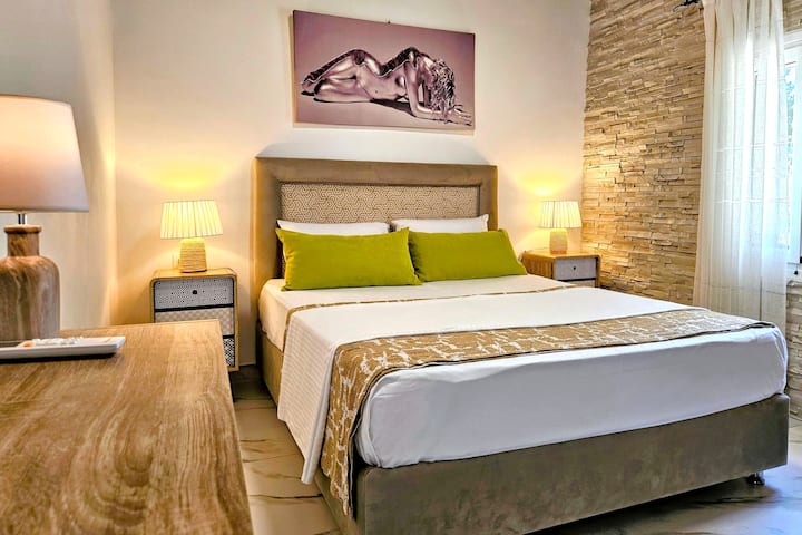 Tweepersoonskamer - Mezzanine: queensize bed en ontspannen sfeer.