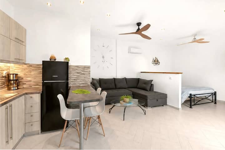 Bright open-plan guesthouse with a fully equipped kitchen, comfortable lounge area and sleeping space, offering everything needed for a relaxing stay at Villa Claire Corfu.