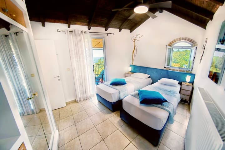 Tweepersoonskamer met balkon met buitenterras.