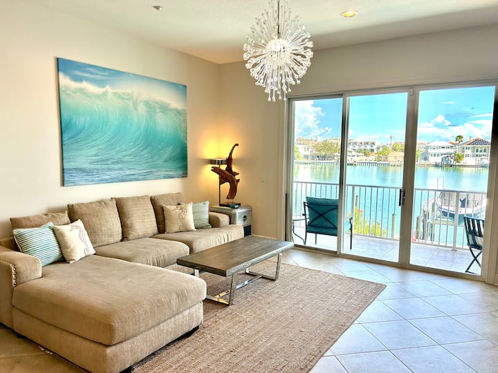 Waterfront, Modern & Spacious Beach House - Clearwater Beach, FL