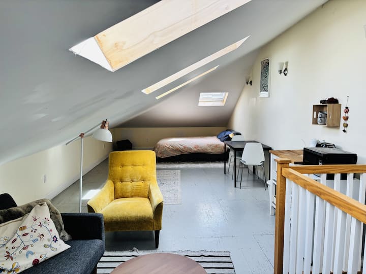Cute, Bright Private Attic Space - Brooklyn, NY