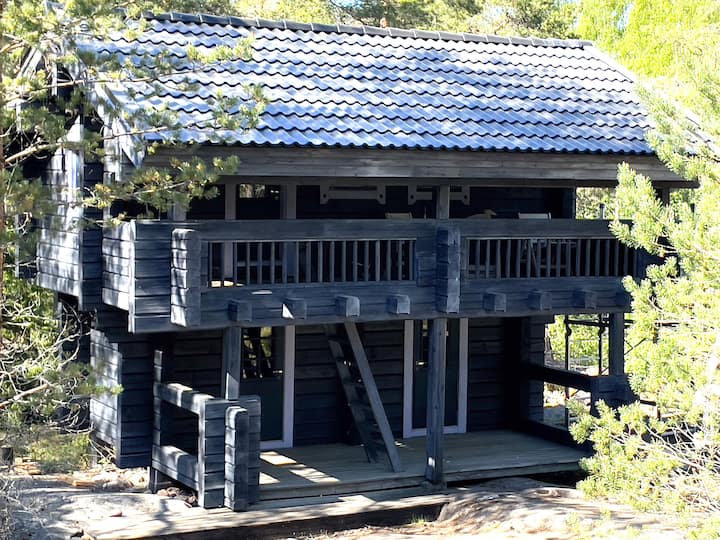 For an additional fee, a separate log cabin in the courtyard is available, providing up to four extra sleeping places.