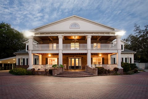 SPA. 8 B/rooms on 11 acres on the Tomoka River