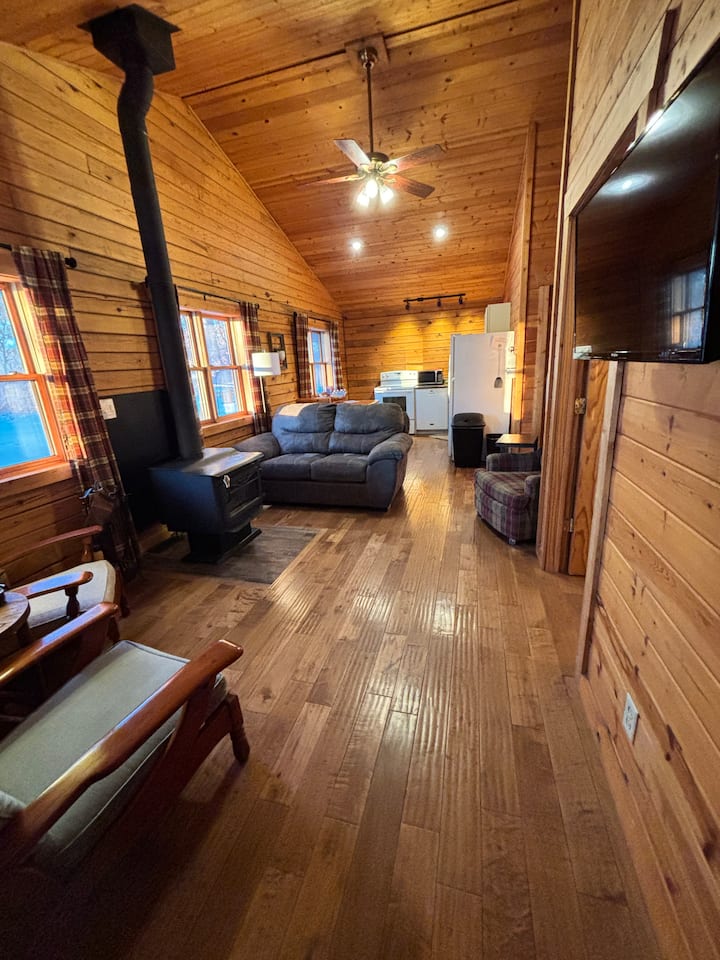 Log Cabin In The Woods - Great For A Staycation! - Iowa