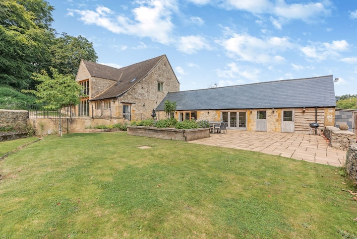 6 Ensuite Bedrooms Cotswold Barn  - Waterhead Barn - バートン＝オン＝ザ＝ウォーター