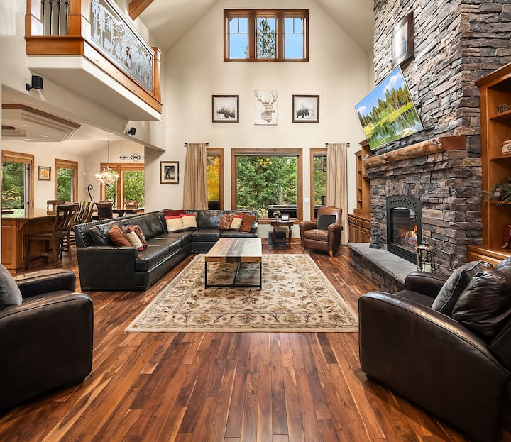 Luxurious Buttercup Manor In Suncadia! Game Room | - Cle Elum, WA